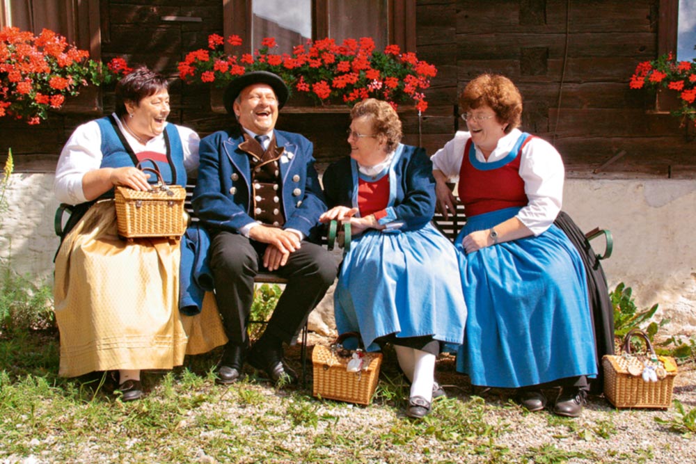 Fröhliche Menschen in Bayerbach.